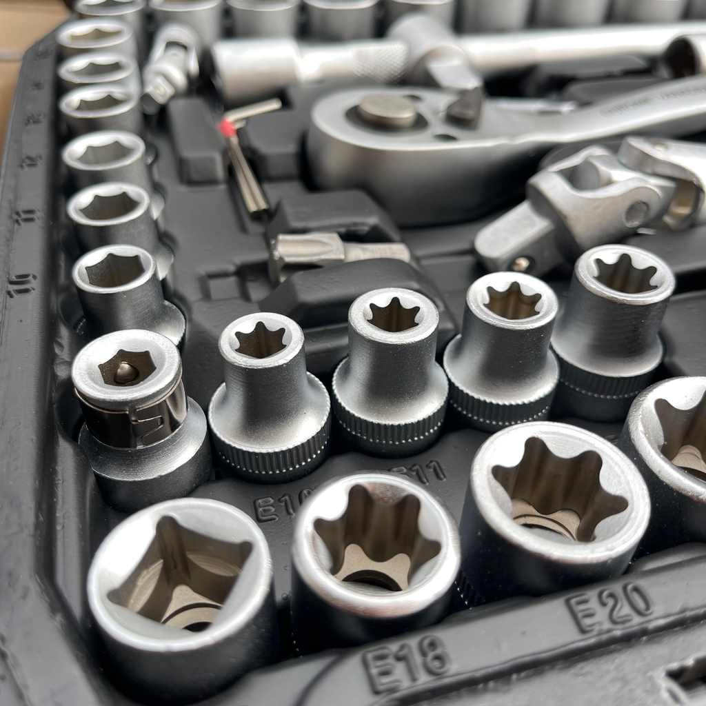 Juego de herramientas de 108 piezass KRAFT M.A.N