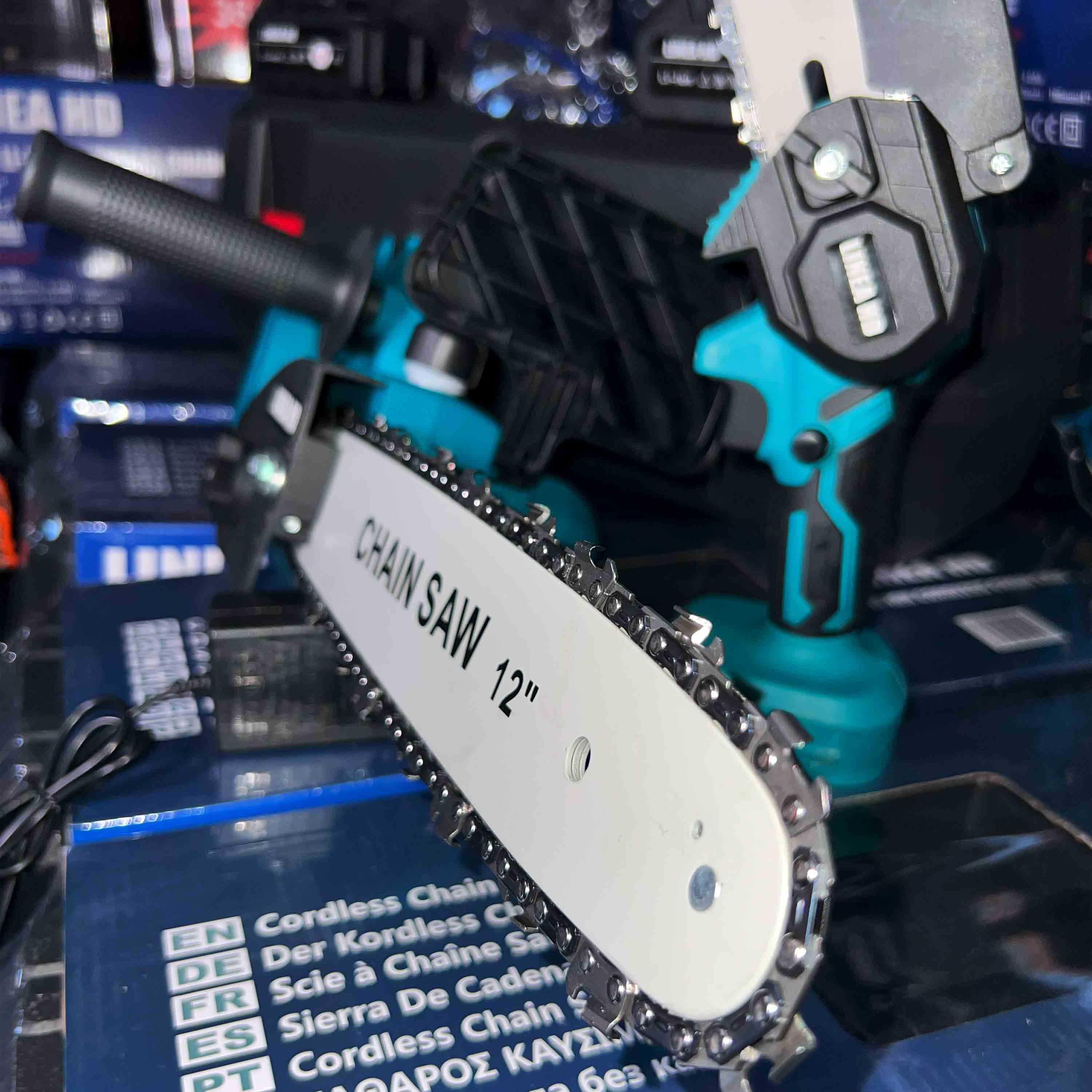 Motosierra Eléctrica 2X1 Inalámbrica 72V con 2 Baterías – Potencia Profesional de Corte