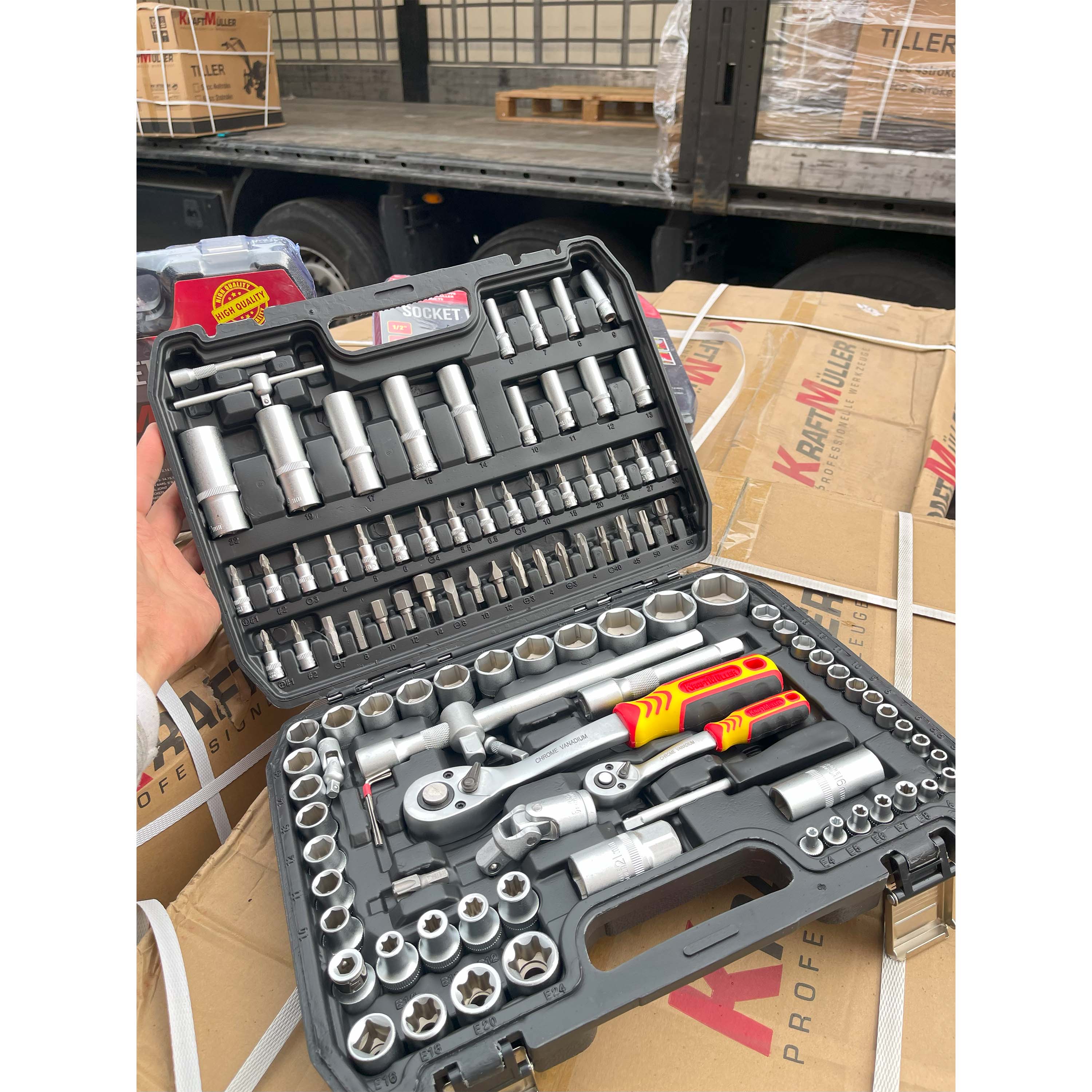 Maletín de Herramientas Kraftmuller | Juego de 108 Piezas con Llaves de Carraca y Vasos | Kit Profesional para Mecánica y Bricolaje